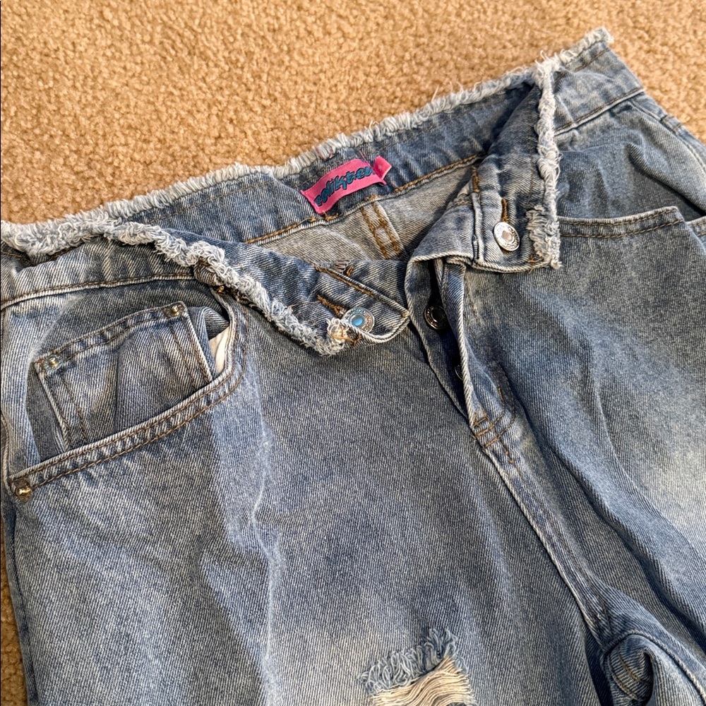 Edikted Ripped Jeans - Picture 2 of 7